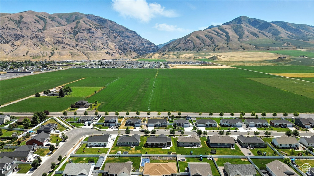 Aerial view of property's location featuring a mountain backdrop