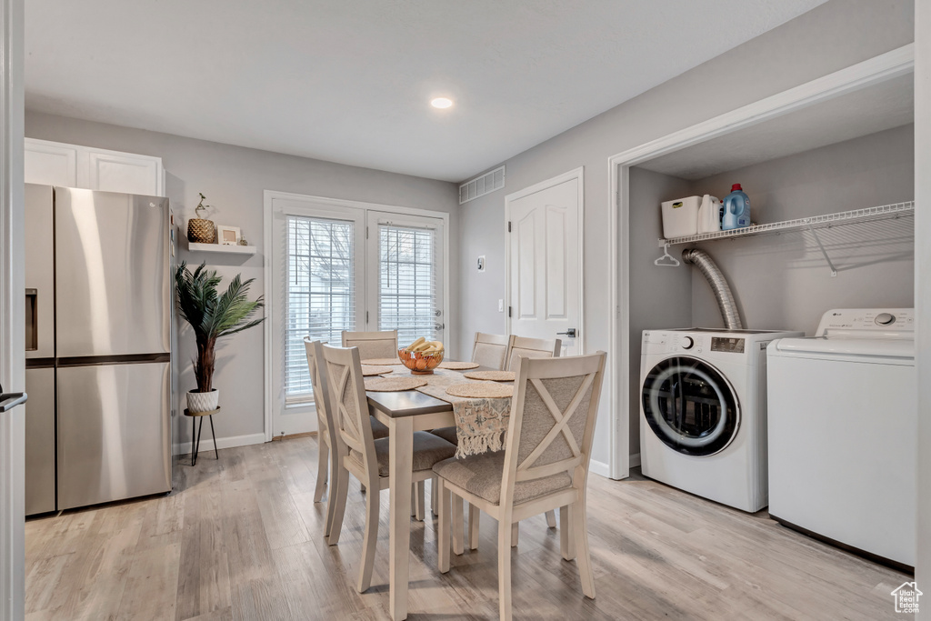 Dining space with washing machine and dryer, light wood-style flooring, and recessed lighting