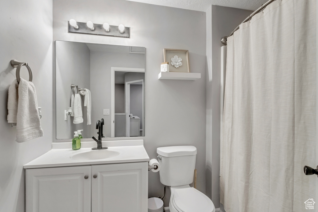 Full bath with vanity and curtained shower
