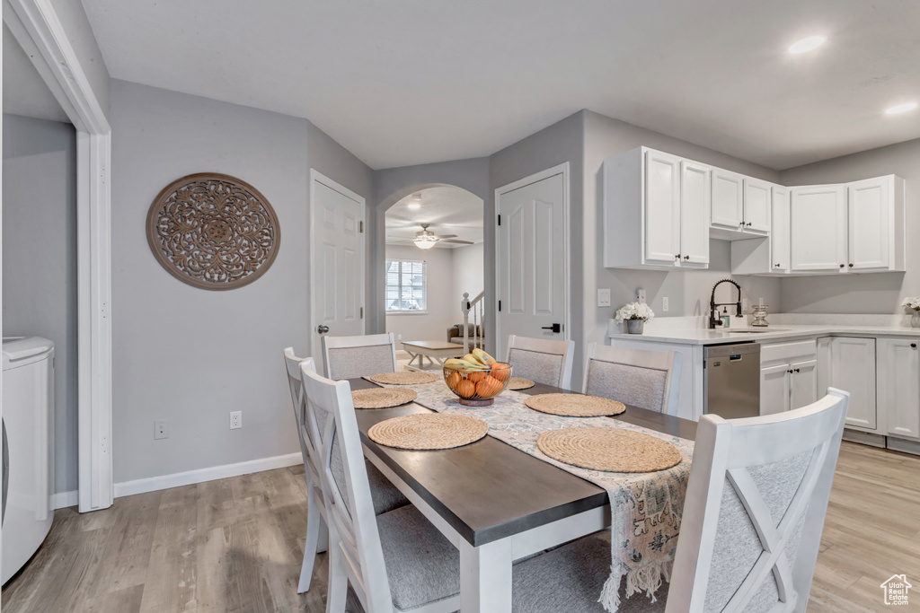 Dining space featuring washing machine and dryer, light wood-type flooring, a ceiling fan, and recessed lighting