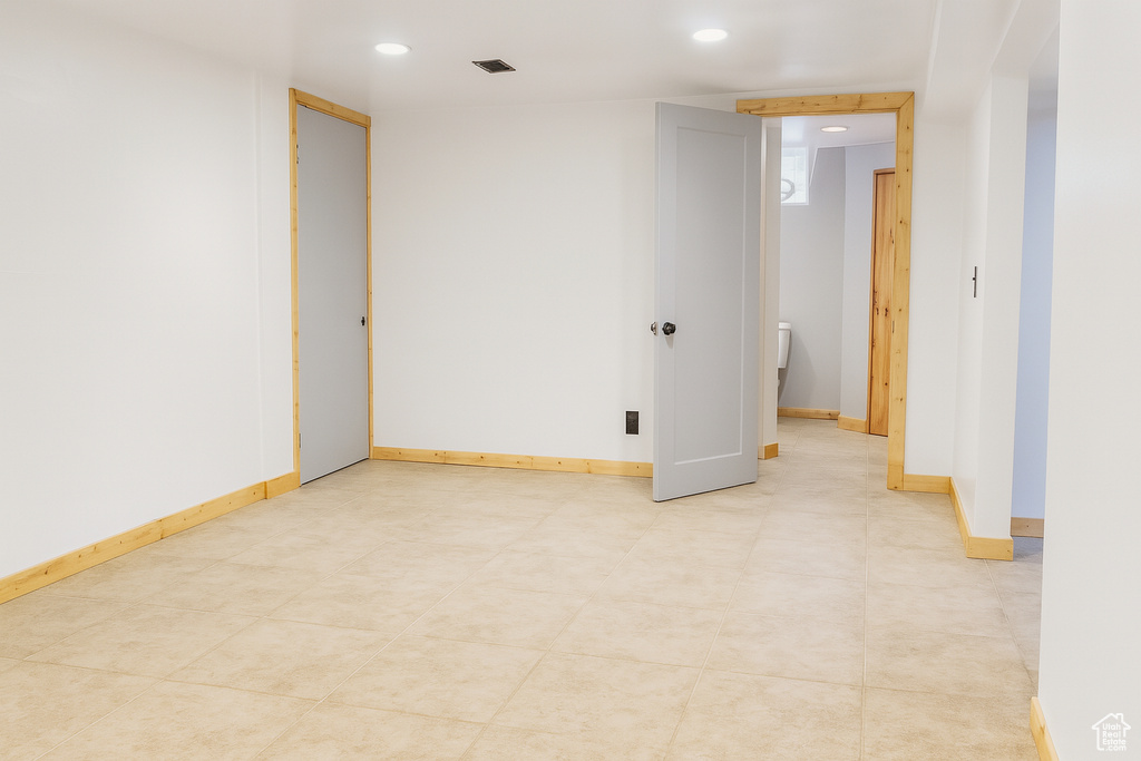 Unfurnished room with recessed lighting and baseboards