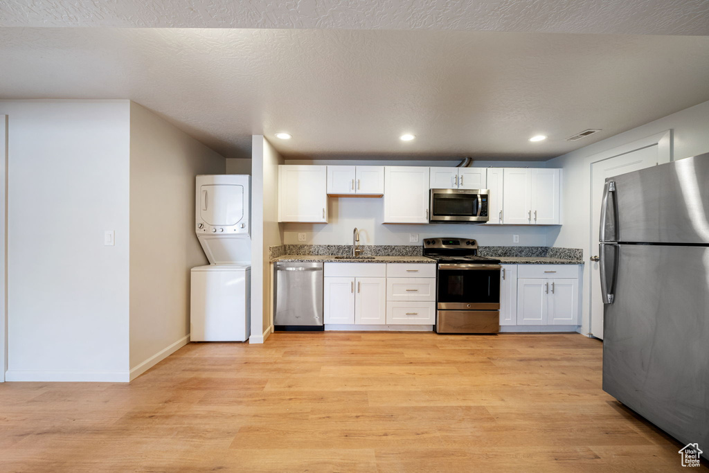 5726 S HIGHLAND DR Holladay, UT 84121
