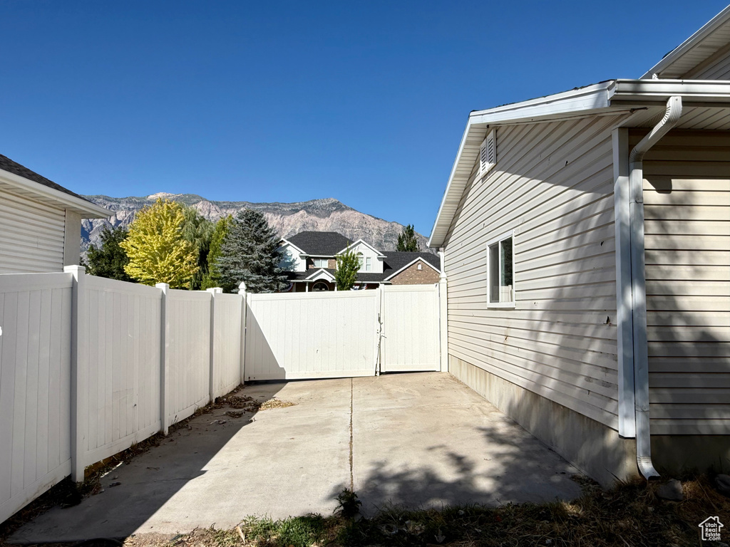 2573 W REMUDA DR Farr West, UT 84404
