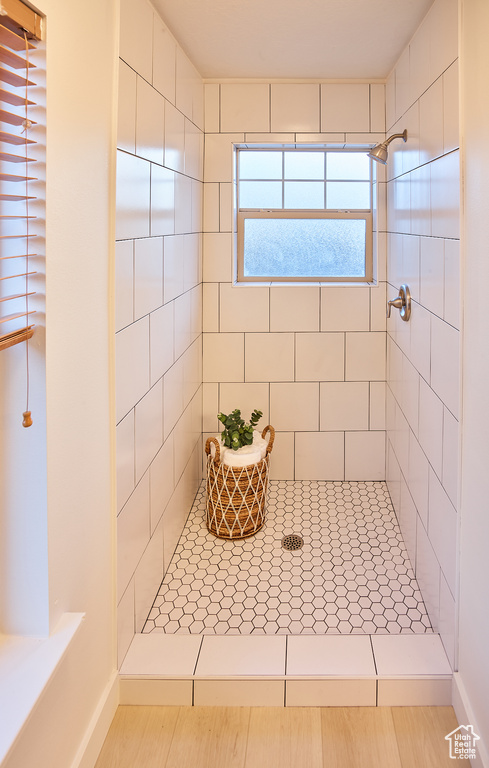 Bathroom featuring tiled shower