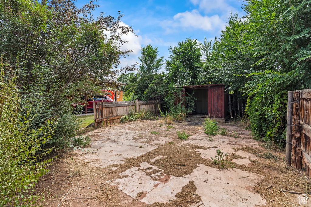View of yard featuring a storage unit