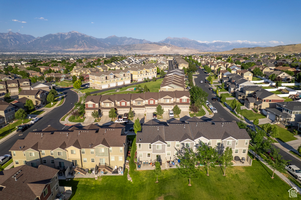 View of property location featuring nearby suburban area and mountains
