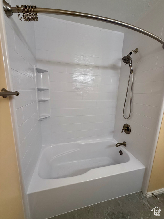 Full bathroom with washtub / shower combination