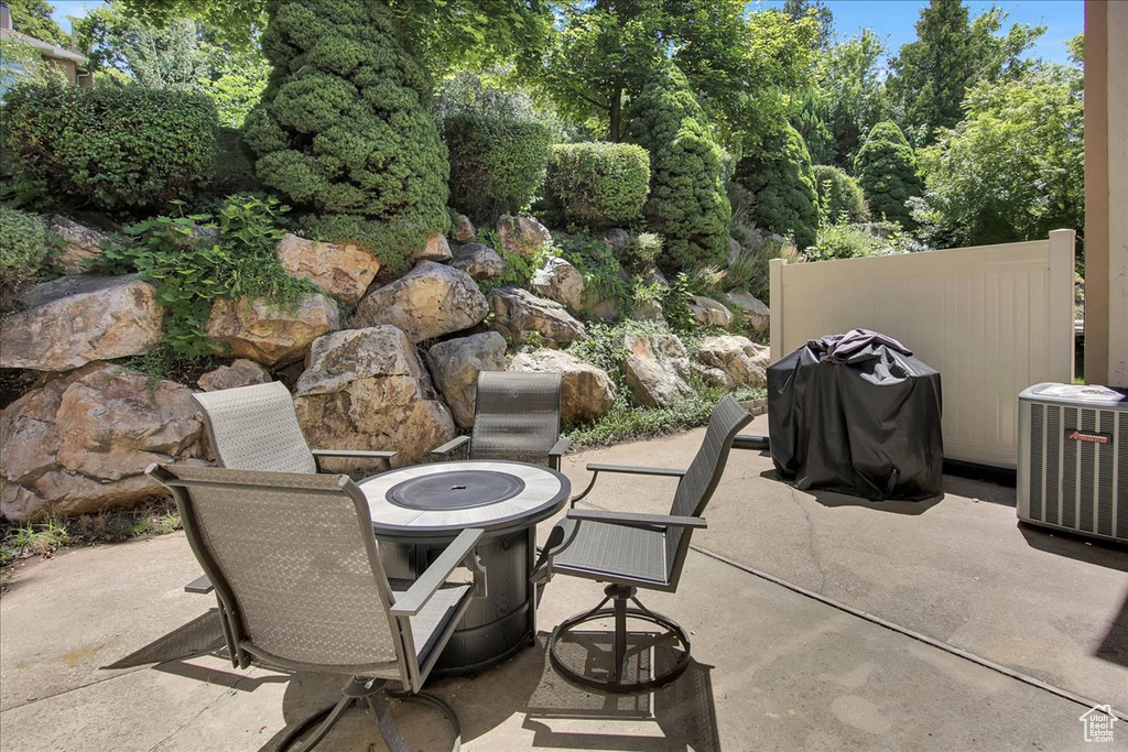 5816 CLUB VIEW LN South Ogden, UT 84405