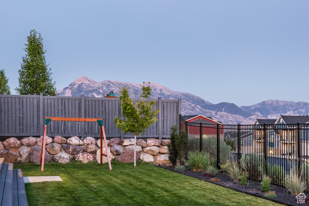 View of yard featuring a mountain view