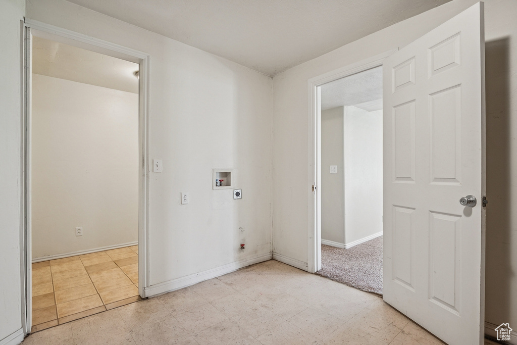 Empty room featuring baseboards