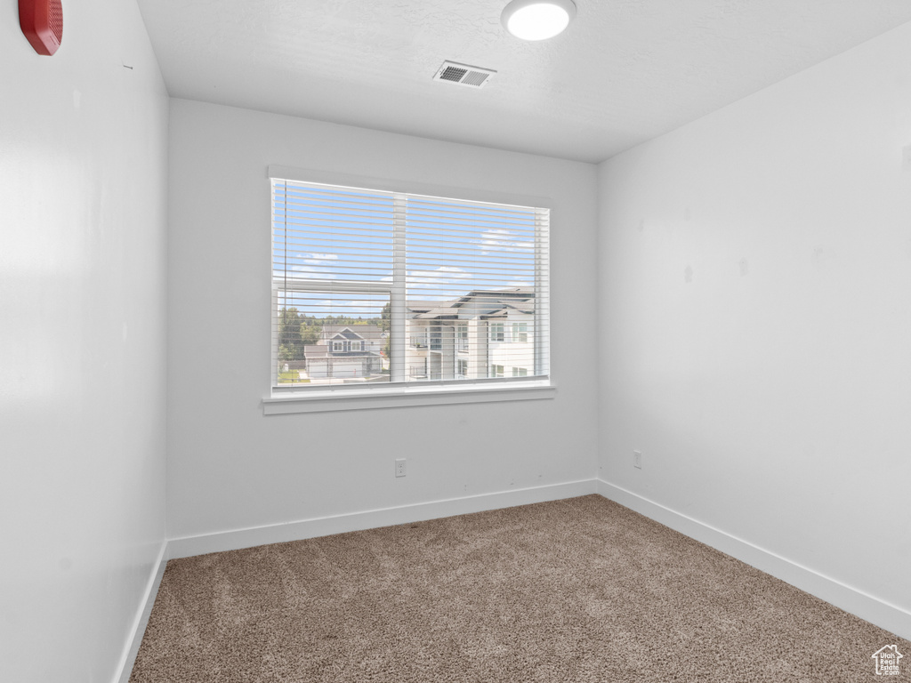 Unfurnished room with carpet flooring