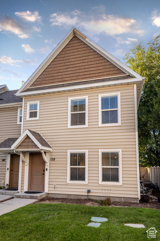 View of front of property featuring a front lawn