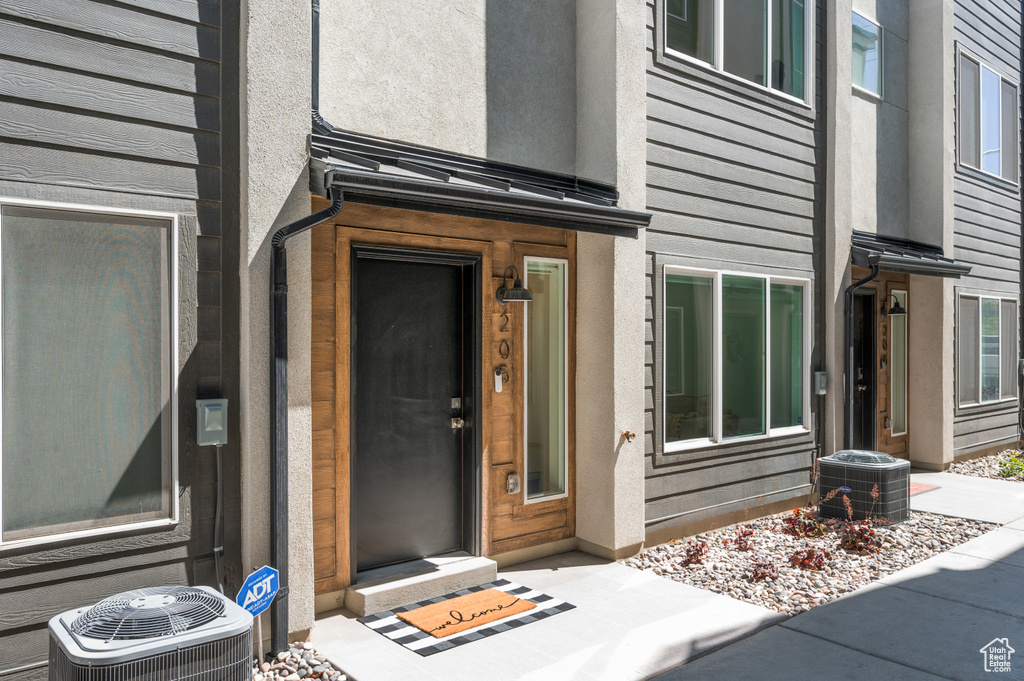 Doorway to property featuring stucco siding