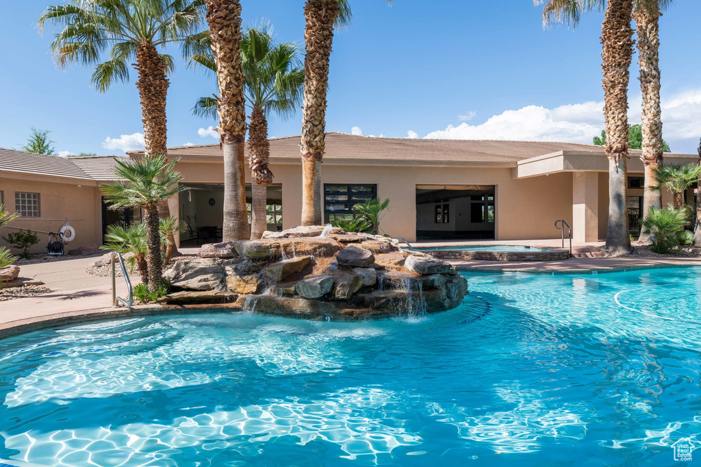 Swimming pool featuring an in-ground hot tub