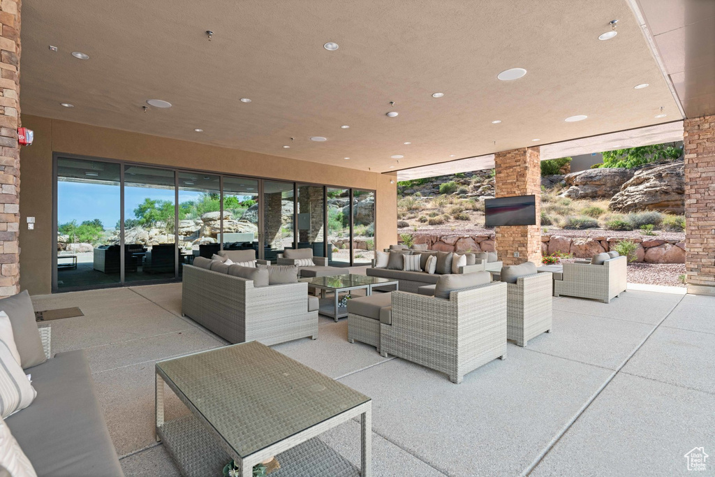 View of patio / terrace featuring an outdoor living space