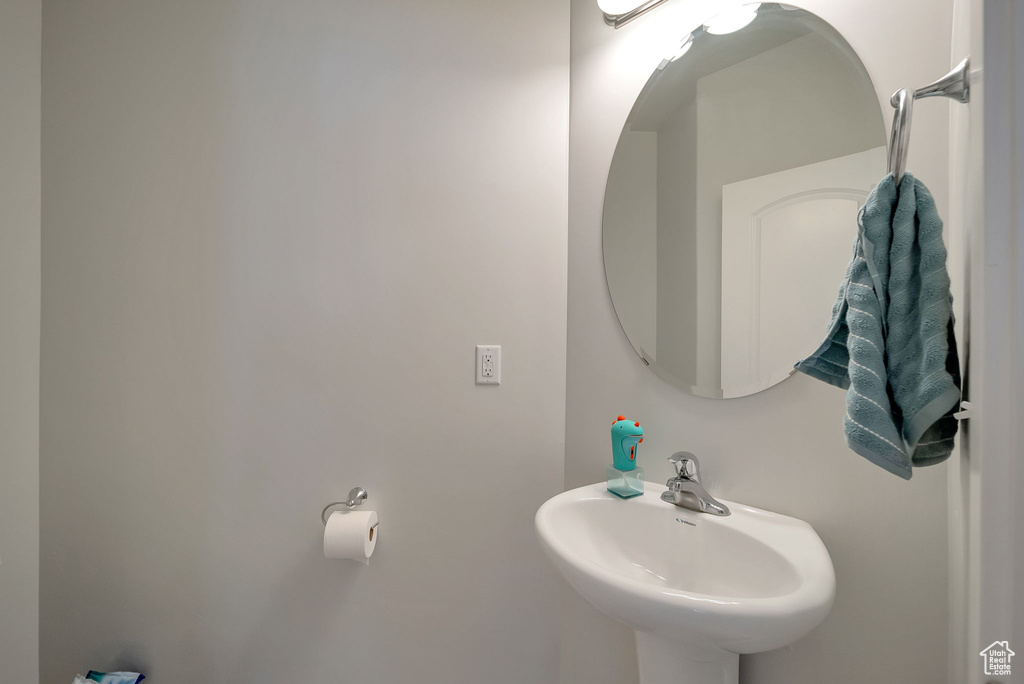 Bathroom with a sink
