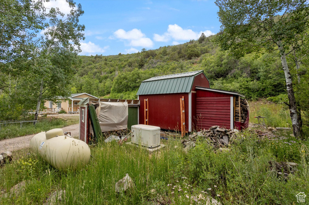 View of outbuilding featuring a forest view