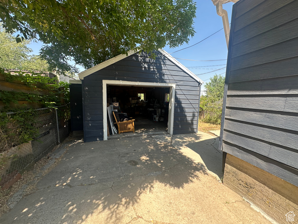 Detached garage with driveway