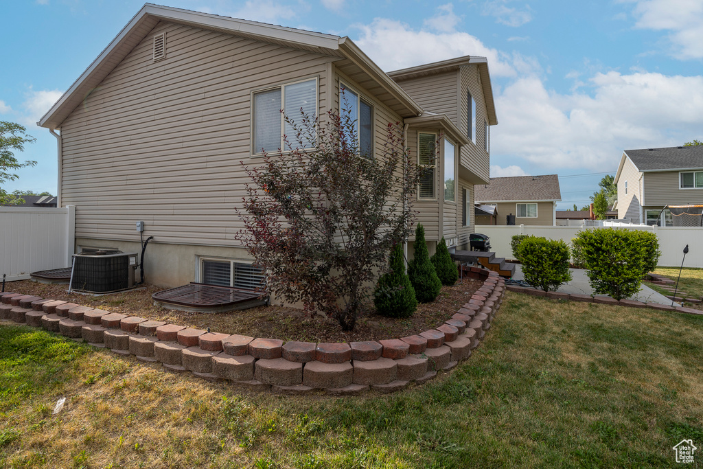 View of home\'s exterior featuring a central AC unit