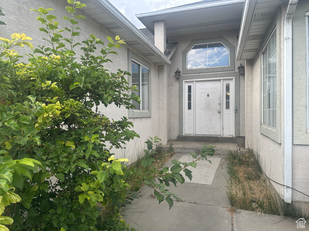 View of exterior entry with stucco siding