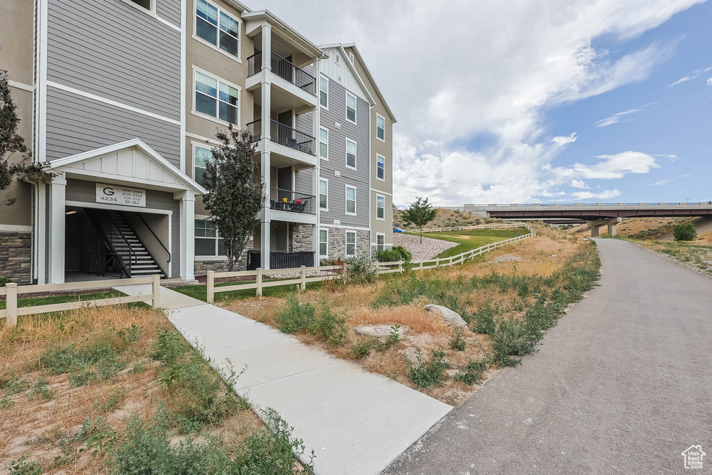 View of apartment building / complex
