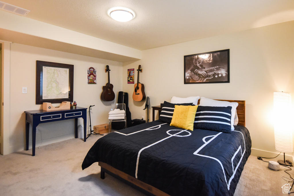 Bedroom with carpet