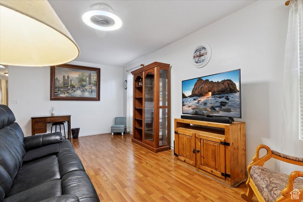 Living room with light wood-type flooring and baseboards