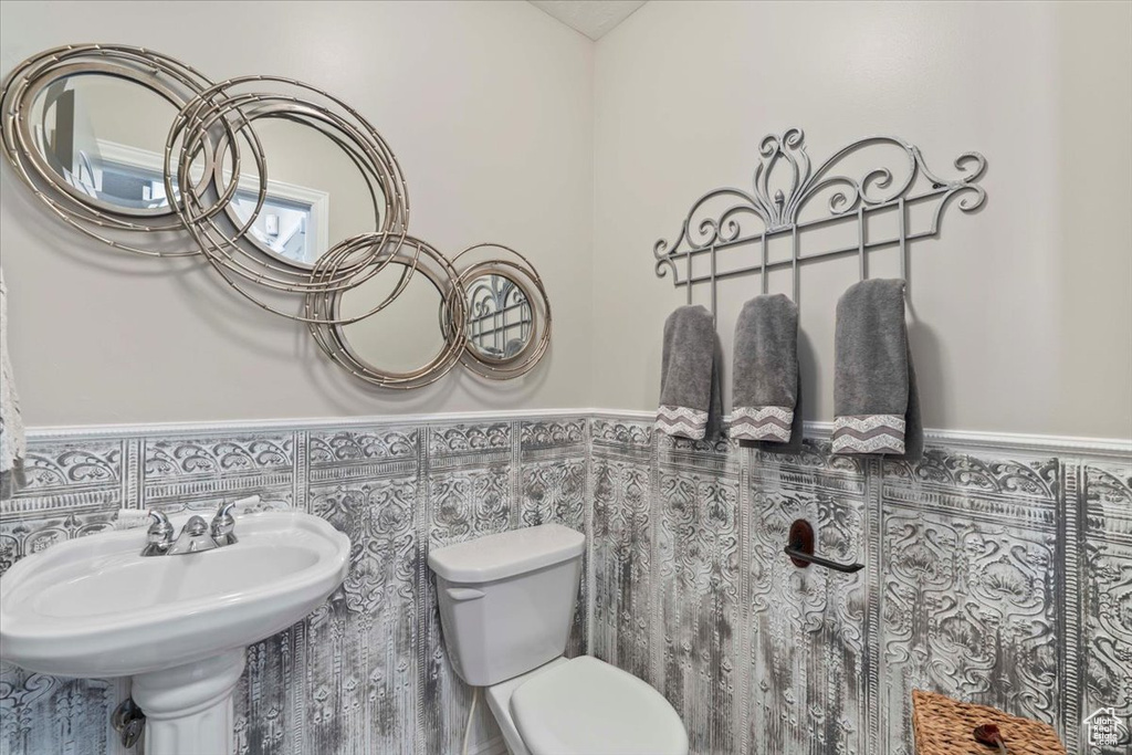 1677 E WYLIE LN Draper, UT 84020