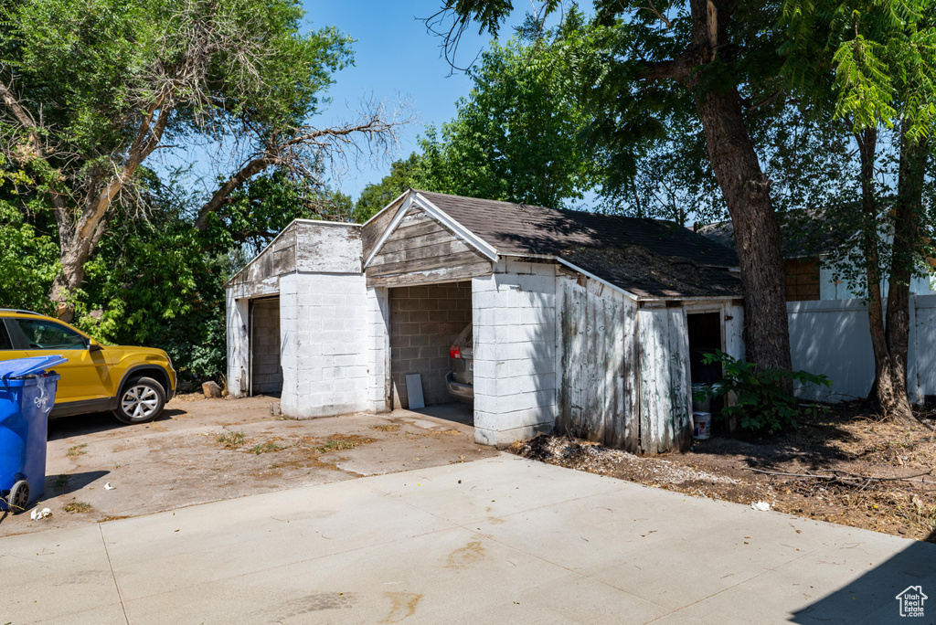 Detached garage with concrete driveway