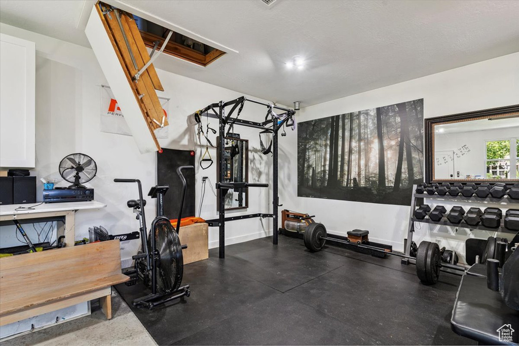 Exercise room featuring baseboards