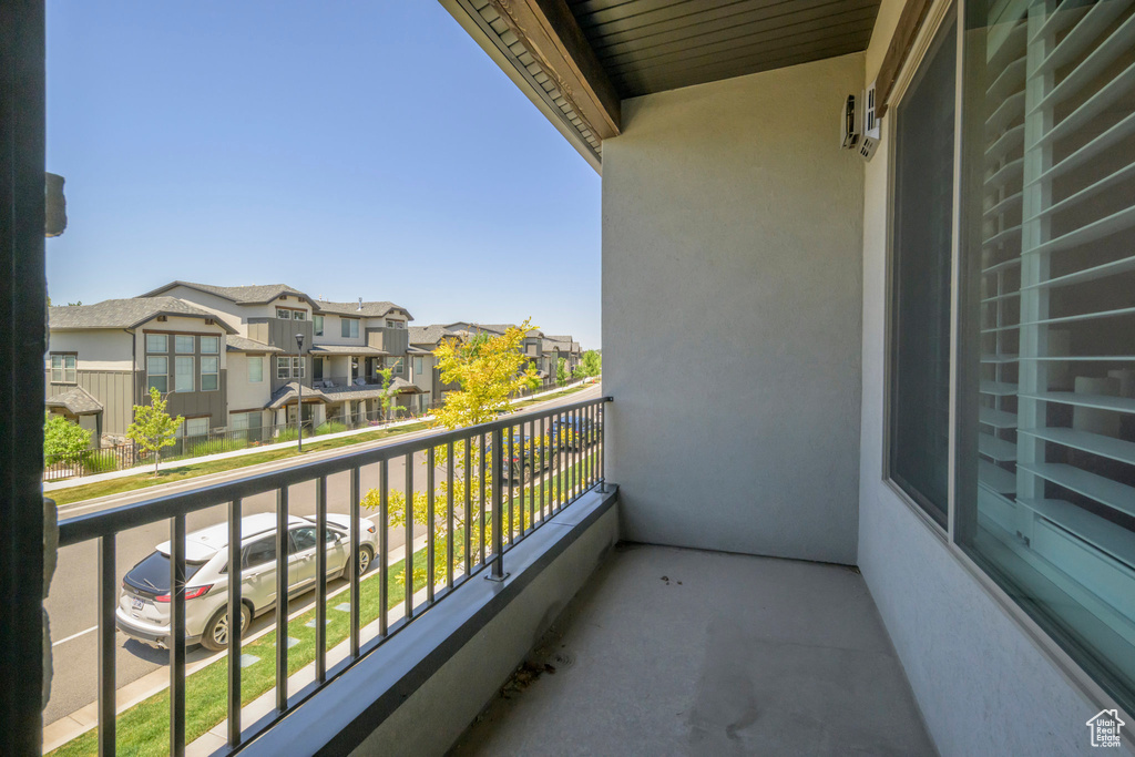 10465 S BEETDIGGER BLVD Sandy, UT 84070