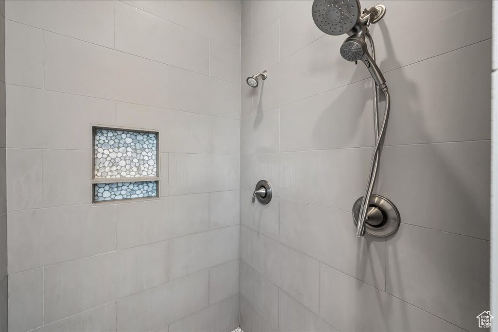 Bathroom featuring tiled shower