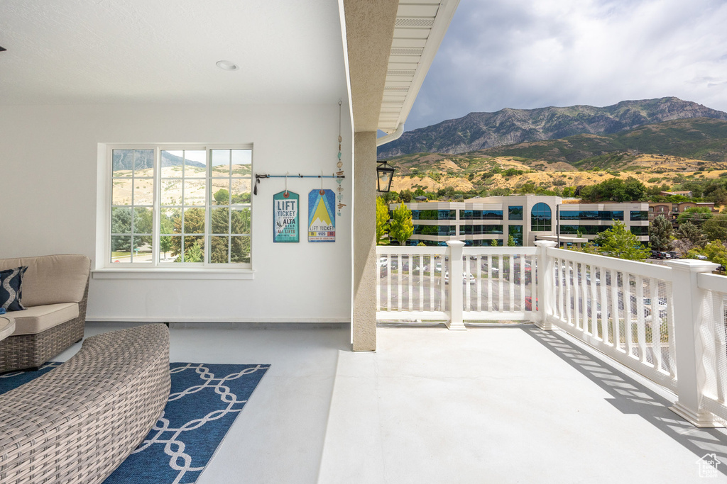 Balcony featuring a mountain view