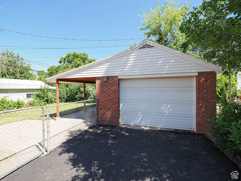 Detached garage with driveway
