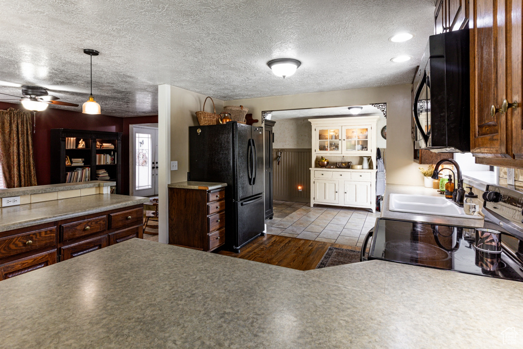 453 SHERIDAN CIR Centerville, UT 84014