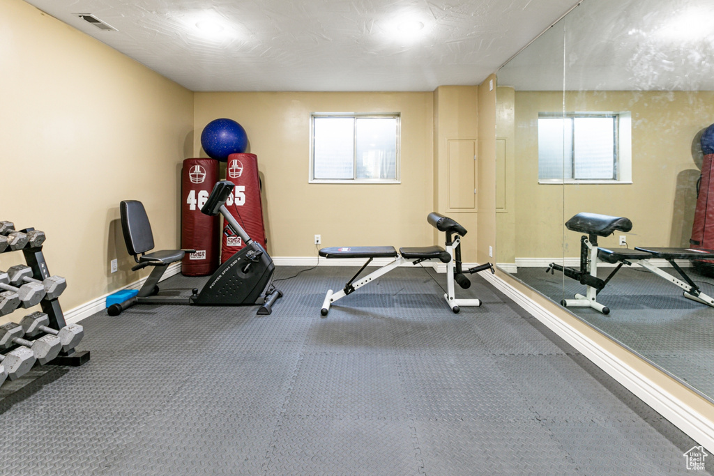 453 SHERIDAN CIR Centerville, UT 84014