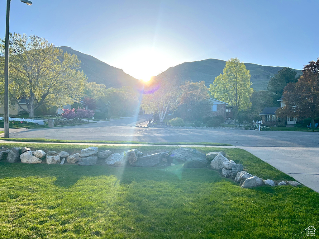 453 SHERIDAN CIR Centerville, UT 84014