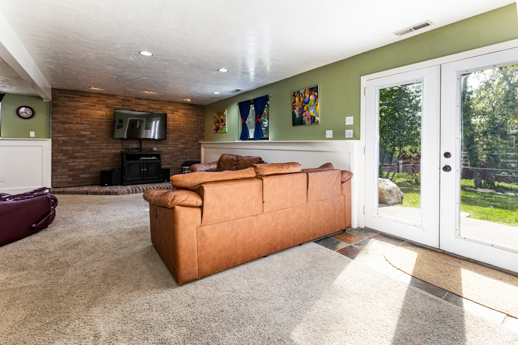 453 SHERIDAN CIR Centerville, UT 84014