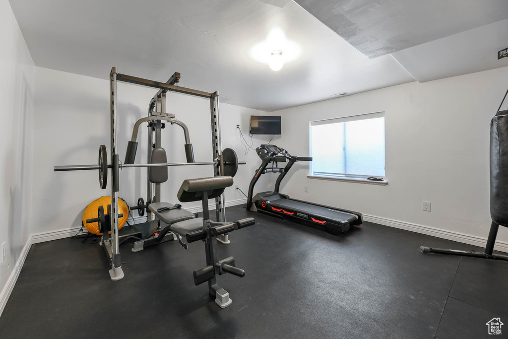 Exercise area featuring baseboards