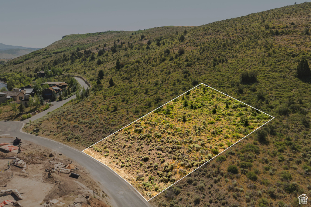 Aerial view of property and surrounding area featuring property boundaries highlighted and mountains