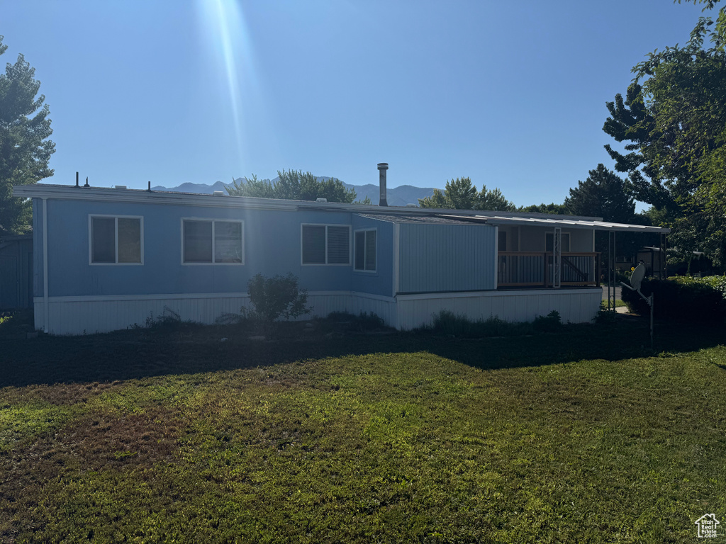 View of front of home featuring a front yard