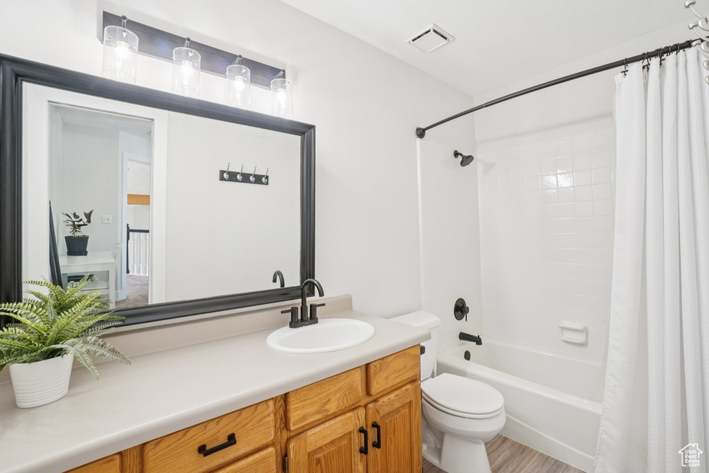 Bathroom with vanity and shower / bath combo with shower curtain