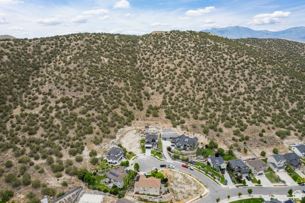 Aerial view of property\\\\\\\'s location featuring a mountainous background