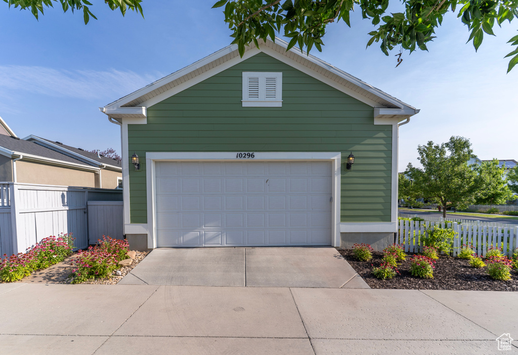 10296 S SALMON DR South Jordan, UT 84095