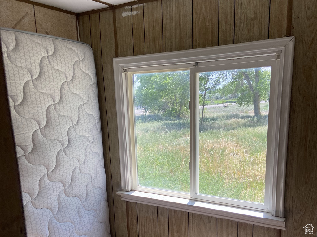 Detailed view of wood walls