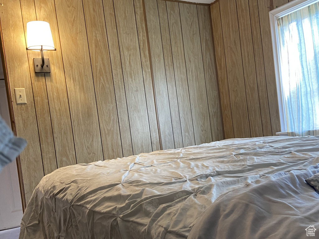 Detailed view of wood walls