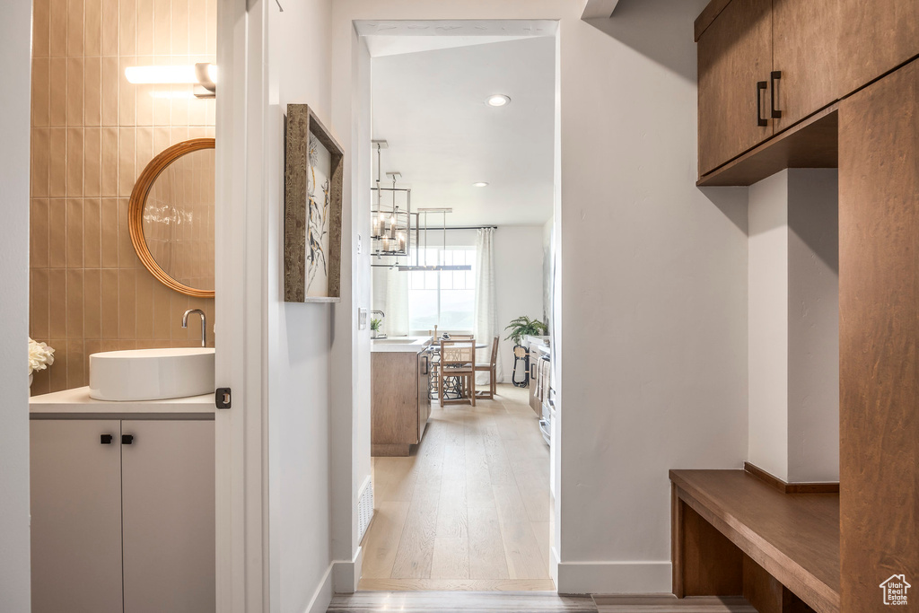 Mudroom with light wood-style flooring, a chandelier, and recessed lighting