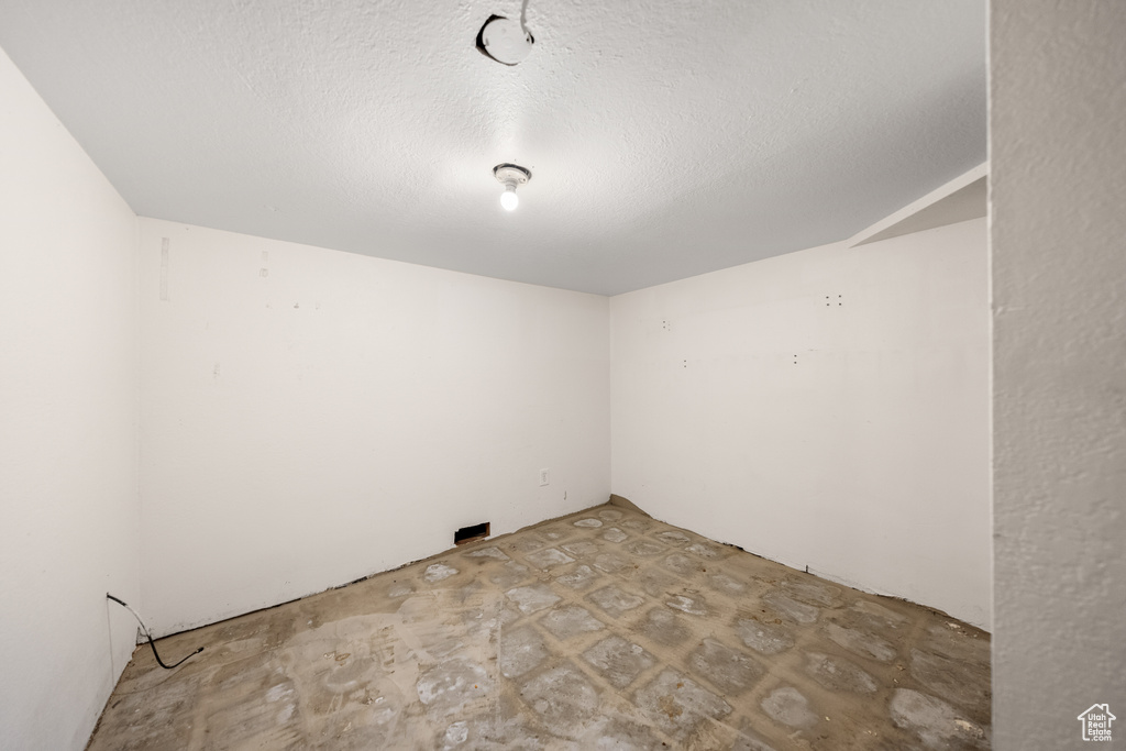 Spare room featuring a textured ceiling