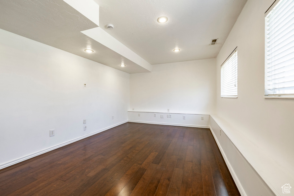 Unfurnished room featuring hardwood / wood-style flooring, a smoke detector, and recessed lighting
