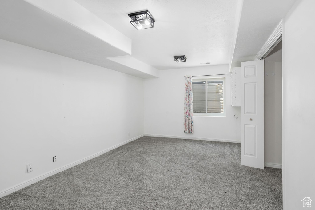 Spare room with carpet flooring